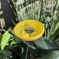 Water Dispenser Bee Watering Station Metal Flower Hummingbird Water Cup  Garden Decoration geltona