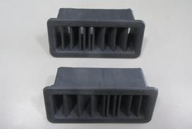 Dešinės ir kairės priekinės prietaisų skydelio oro ortakų grotelių rinkinys, skirtas Volkswagen Transporter T4 1996-2001 m. Oem 701819071