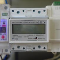 Kelių tarifų | Dvipusis | Vienfazis elektros skaitiklis su MODBUS | 100A | 4 DIN