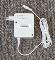 Maitinimo blokas 42W 12VDC 3.5A jungtis 5.5/2.1 mm Kištukinis lizdas prijungiamas baltas