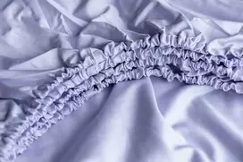 MIEGO GURU PREMIUM satino paklodė su guma “Levander” (TC300) 200x220cm