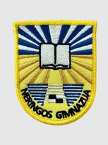 Neringos gimnazijos emblema, EMBLEMA: Emblema su prisiuvimu