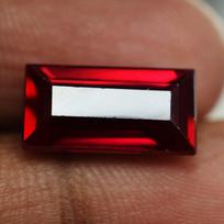9,40 karato natūralus rubinas EMERALDO formos kraujo raudonumo SERTIFIKUOTAS laisvas brangakmenis 13.2 mm raudona