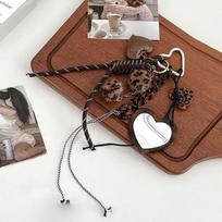 Leopard Heart Webbing Keychain: Retro, High-End, Simple, Versatile Pendant