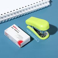 Portable Cute Mini Stapler With Staples 24/6 Student Office Small Stapler Card Set Kids Office School Supplies Prize Stationery žalia