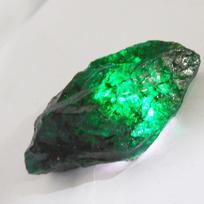 SERTIFIKUOTAS 127,15 ct Natūralus Žalias Smaragdas Iškastas Žemėje Didžiulis Nešlifuotas Laisvas Brangakmenis 56.6 mm Approx žalia
