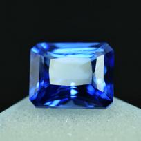 10 karatų natūralus mėlynasis safyras, sertifikuotas brangakmenis, laisvas, smaragdo formos 11.8 mm mėlyna