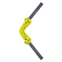 Nuzzle Puzzle Fling N Forage Dart (30 cm) - guminis žaislas šunims su rankenomis, skirtas atnešimui ir tampymui, skirtas skanėstams