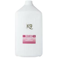 K9 Keratin+ Moist Conditioner - intensyviai drėkinantis kondicionierius šunų ir kačių kailiui, su keratinu, koncentratas 1:40
