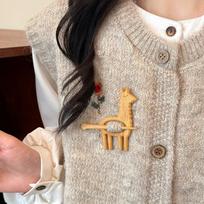 Alpaca Animal Sweater Pin Lion Pony Brooch Retro Wooden Brooch  Girl Style 3