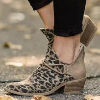 Autumn and winter new hot-selling pointed leopard print color matching bare boots women's rear zipper pleated large size thick heel short boots 35 leopardo rašto spalva