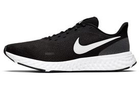 Nike Revolution 5 juoda/balta 38.5