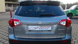 Suzuki Vitara 15- Chromuota chromo juosta 4 durelių bagažinės dangtis