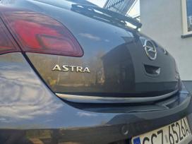 Opel Astra J Hb - Chromuota chromuota juosta bagažinės dangčiui