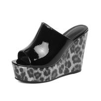 Fashion Shoes Female 2025 Peep Toe Women's Slippers Outdoor Casual Slippers Women Round Toe Super High Wedges Plus Size Women's Sandals 35 juoda