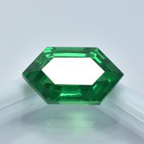 GIR CERTIFIED 9.70 Ct Natural Loose Gemstone Fancy Cut Green  Garnet. 15.7 mm approx žalia