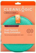 Masažinė plaušinė Cleanlogic Bath & Body Sensitive Dual-Texture Exfoliator, 12.5 cm x 12.5 cm, (spalva/dizainas parenkami atsitiktine tvarka)