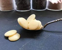 Ekologiškas kakavos sviestas diskeliais - 100 g