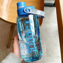 1500ml-2000ml Didelės Talpos Plastikinis Vandens Butelis Lauko Vyriškas ir Moteriškas Fitneso ir Sporto Dirželis Rankena Vasaros Apsaugotas nuo Sprogimo 1500ml mėlyna