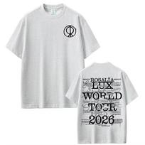 Šis šviesiai pilkas Rosalía „Lux World Tour 2026“ marškinėlis turi dvipusius spaudinius jos ikoniško flamenco pop stiliaus gerbėjams 4XL