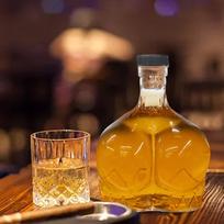 The Whisky Bottle In The Shape Of The Buttocks With A And Hand Blown Leak Proof Design Is Suitable For Parties You Are Loved Mug gryna