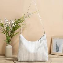 Sweet and fashiable straw-woven lock-fast messenger bag for women, new summer style, trendy and versatile chain