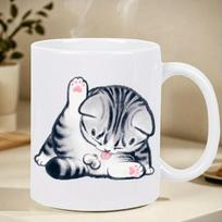 This mug features adorable cat paw and cat ear designs, making it suitable for office use or as a gift. 320ml