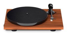Pro-Ject E1 PHONO su įmontuotu priešgarsiniu stiprintuvu + Audio-Technica AT3600L kasetė - riešutas