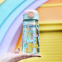 600 ml vaikiškas plastikinis vandens puodelis, gertuvė su šiaudeliu, nešiojama kelioninė gertuvė, sporto ir fitneso puodelis sporto salėje 600ml žalia