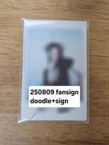 This month's girl Artemis Jinsol graffiti autograph Polaroid photo pole autograph Polar