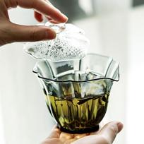 Ash Glass Lidded Bowl Tea Cup, Kung Fu Tea Set, Hand-Held Tea Bowl with Filter, High-End, Symbolizing Wealth <200ml