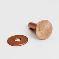 100 vnt su šerdimis Tvirtas žalvario kniedės smeigės, nuolatinis prilipimas gryno vario kniedės, odinės kniedės, diržai 9*3.3*7mm