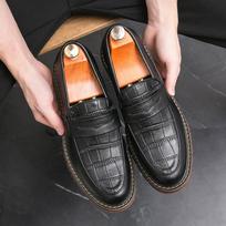 Fashion Brand New Retro Men Dress Shoes Brogue Style Party Leather Formal Shoes Wedding Shoes Male Flats Leather Oxfords Slip on Loafers 6 juoda