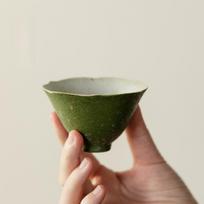 Retro small green orange ceramic teacup Kung Fu tea set tea cup flower mouth teacup single cup hat cup incense cup <200ml