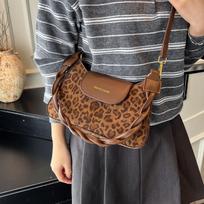 French Retro Leopard Print Women Messenger Bags Autumn High End Fashi Letter Design Shoulder Bag Simple Daily Commuter Handbag (20cm<Max Length<30cm) leopardas