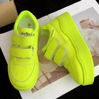 Internet celebrity explosion Velcro women's shoes 2025 new summer explosion thick-soled muffin casual spring and autumn white board shoes 35 fluorescencinė žalia spalva