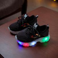 Vaikiški tinkliniai batai su LED lempute berniukams Mergaitėms neslystantis minkštas padas, kvėpuojantis laisvalaikio madingas sportas 21 yards inner  13.0cm juoda