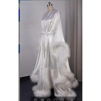 Elegant Bridal Fur-Trimmed Cape for Wedding or Stage Performance 16 gryna balta spalva