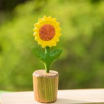 Wooden Tulip Sculpture With Intricate Hand Carving For Wedding Anniversary And Special Occasion geltona