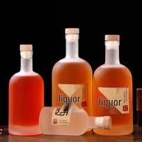 Skaidraus stiklo vyno butelis naminiam vaisių vynui ir baijiu, sandarus ir supakuotas į dovanų dėžutę buitiniam naudojimui 200ml Transparent (2+ includes Funnel & Stickers)