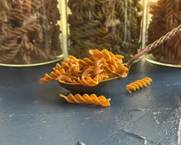 Ekologiški raudonųjų lęšių makaronai FUSILLI su jūros salotomis - 1kg