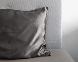 Sleeptime dirbtinio šilko pagalvės užvalkalas Beauty Skin Care antracito spalvos - 1 užvalkalas