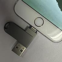 USB laikmena USB atmintinė iPhone iPad įrenginiams,  Juoda