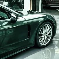 Automobilio plėvelė Metaliniai dažai Tamsiai žalia vinilinė plėvelė Automobilio lipdukas Spalvą keičianti plėvelė PET Be burbuliukų lipdukai PVC lipdukas Automobilio priedai 50x152cm