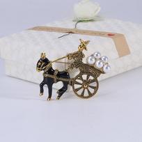Classic Retro Style Donkey Pull Cart Brooch Alloy Pearl Pin Sweater Jacket With Accessories auksas