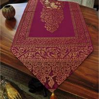 Chemin de table - Nappécoration - Tissu Rouge Grenat - Pompons Dorés - Motif Éléphants - 23x200cm geltona