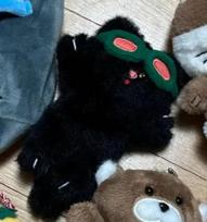 BOYNEXTDOOR Boneck and Puneck are both navel-style flash keyrings from the first season.