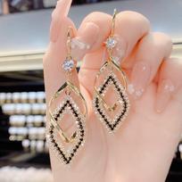 1pair Light Luxury High Sense Fashion Versatile Niche Design Cold Wind Ear Hook Long