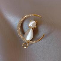 Fashion Tulip Flower Brooch Pearl Golden Jewelry Luxury Elegant Design Clothing Accessories Men Women