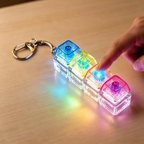 Portable LED Light Up Keychain Fidget Toy Clickable Button Keyboard Design for Stress Anxiety Relief Office Desk Decor Fun Gift# žalia